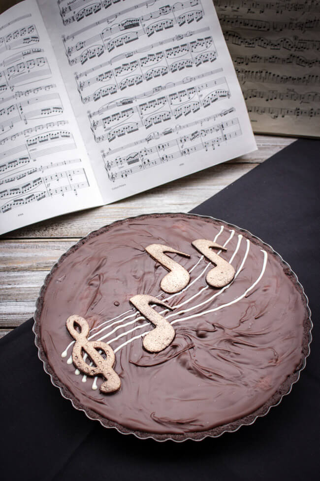 Schokoladen-Birnen Tarte mit Musik - foodundco.de