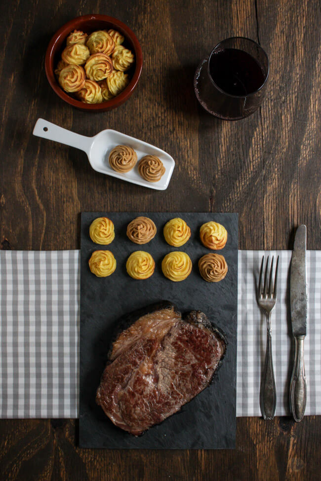 asche aged steak dry aged entrecote mit herzoginkartoffeln asia kräuterbutter