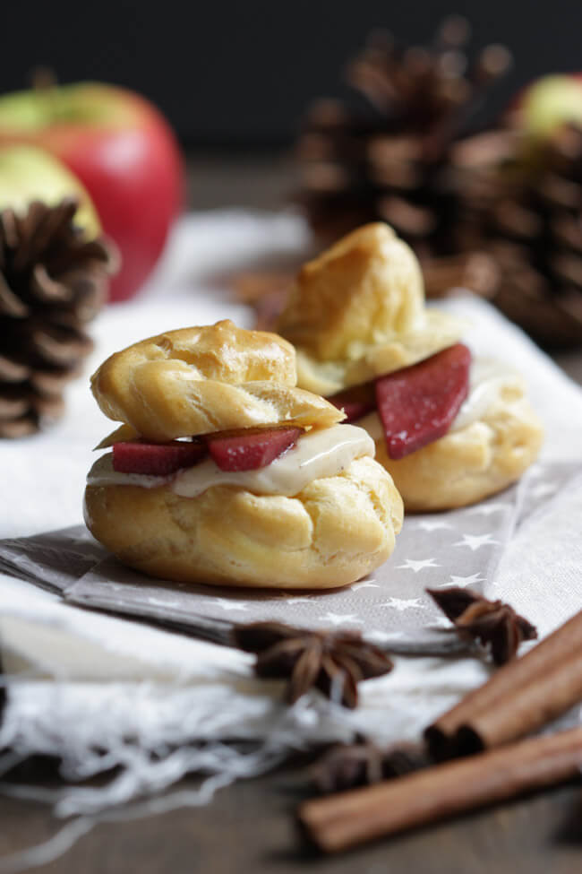 windbeutel mit lebkkuchencreme und glühwein äpfeln weihnachten zimt