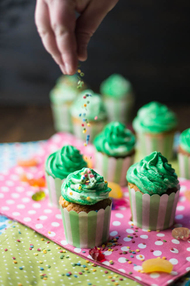faschings cupcakes muffins zitronenkuchen funfetti konfetti kinder karneval