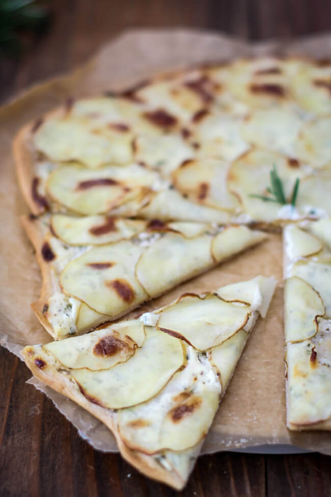 kartoffel pizza fladen schmand rosmarin kartoffelchips kartoffelbelag veggie vegetarisch