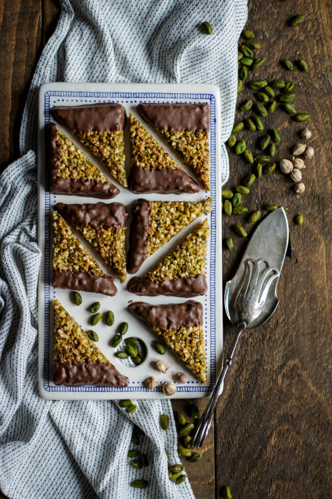 Nussecken mit Pistazien Orangenmarmelade Schokoladenglasur Schokolade orientalisch Mandeln Kardamom backen Mürbeteig Gebäck