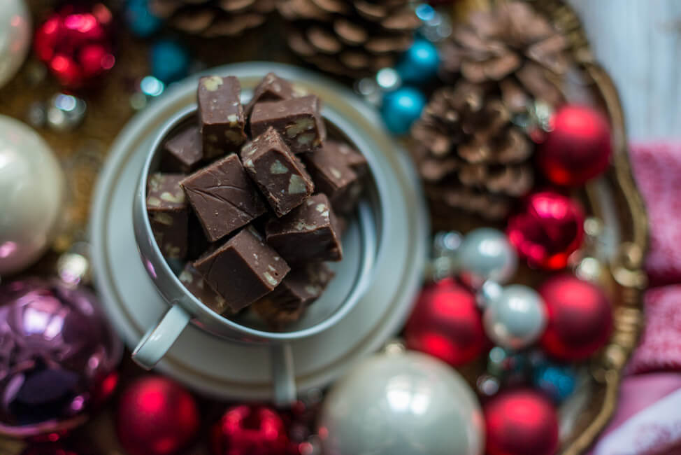 Schokoladen Fudge mit Pekannüssen Toffee Karamellbonbon Karamell Kaubonbon Nüsse Weihnachten Weihanchtsgeschenk aus der Küche statt Plätzchen WEihnachtsplätzchen