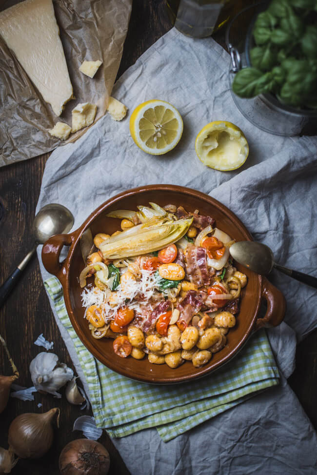 gnocchi chicoree speck tomaten basilikum fenchel zwiebeln pasta einfach schnell nudeln