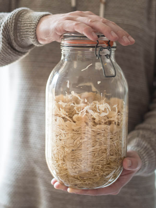 sauerkraut selbst machen fermentieren weißkohl milchsauer vergoren fermentation vegan natürlich traditionell