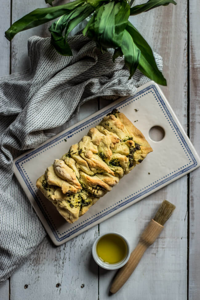 Zupfbrot Bärlauch Hefeteig Brot Beilage Grillen BBQ Barbecue Sommer AEG Ofen
