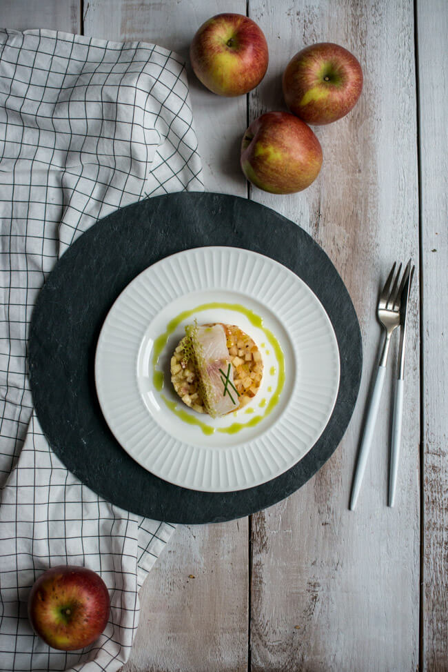 ike jime zander apfelchutney chutney traubenkernöl tuile schnittlauch öl fisch vorspeise leicht lowcarb