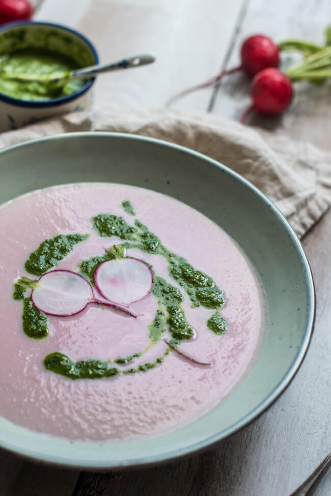 Radieschen Suppe mit Radieschengrün Pesto | foodundco.de | Foodblog aus ...