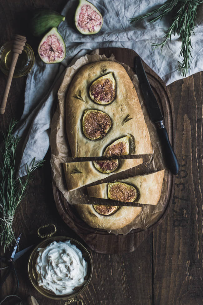 feigen focaccia ziegenfrischkäse honig rosmarin fladenbrot olivenöl