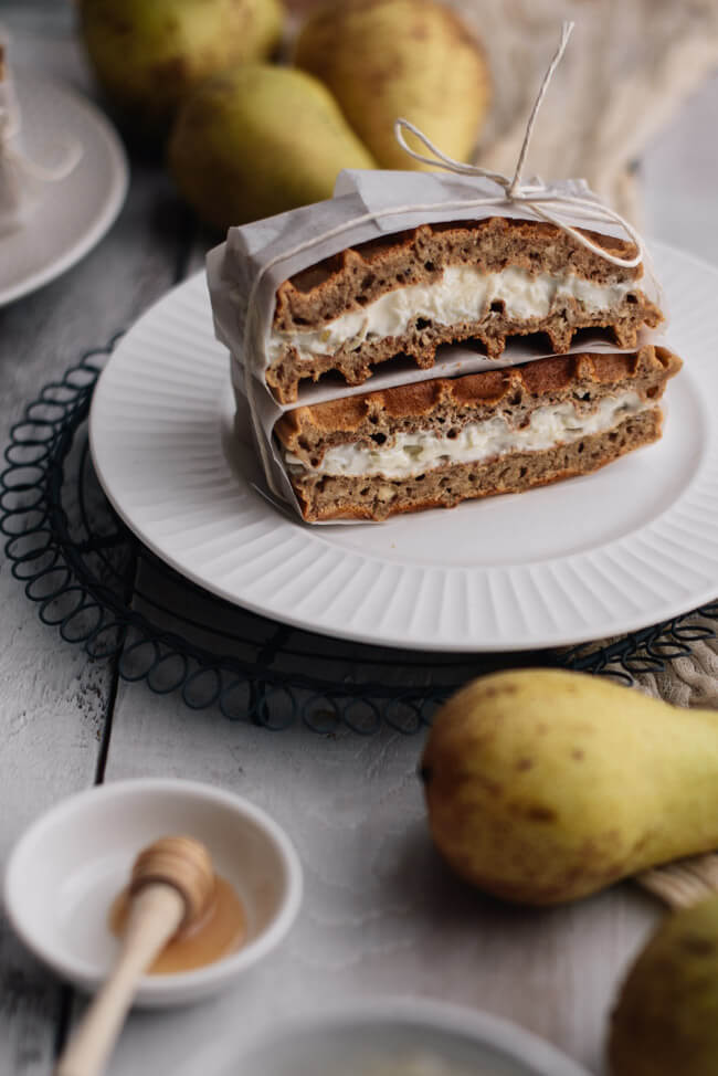 Nusswaffel Sandwich Waffel Birne Quark gesund frühstück vollkorn