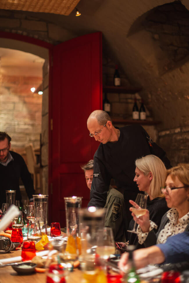 uwe spitzmüller serviert essen supperclub