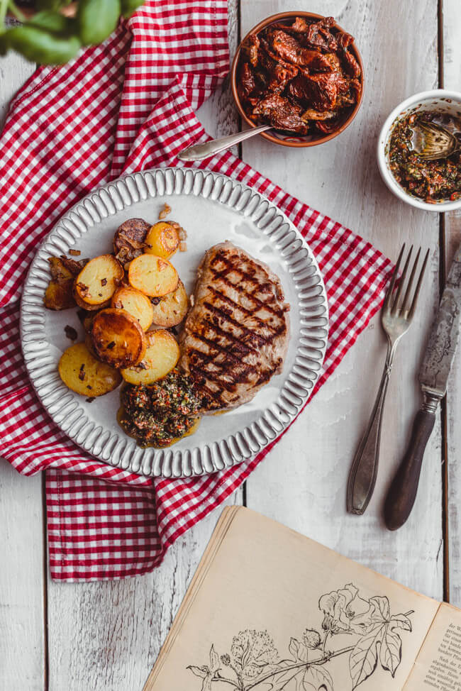 Rinderfilet Steak Filetsteak Rind Bratkartoffeln Chimichurri getrocknete Tomaten Basilikum italian style grillen bbq fleisch Aldi Süd Blogger Challenge