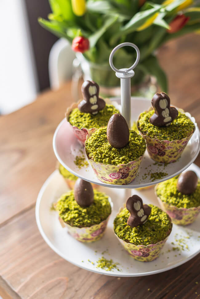 Möhrenmuffins Cupcakes Karottenkuchen Muffins Pistazien Ostern Osterhase Schokoeier Eier Ostereier Osternest Ostertafel Osterbrunch saftig Kartoffen Möhren Karottenmuffin