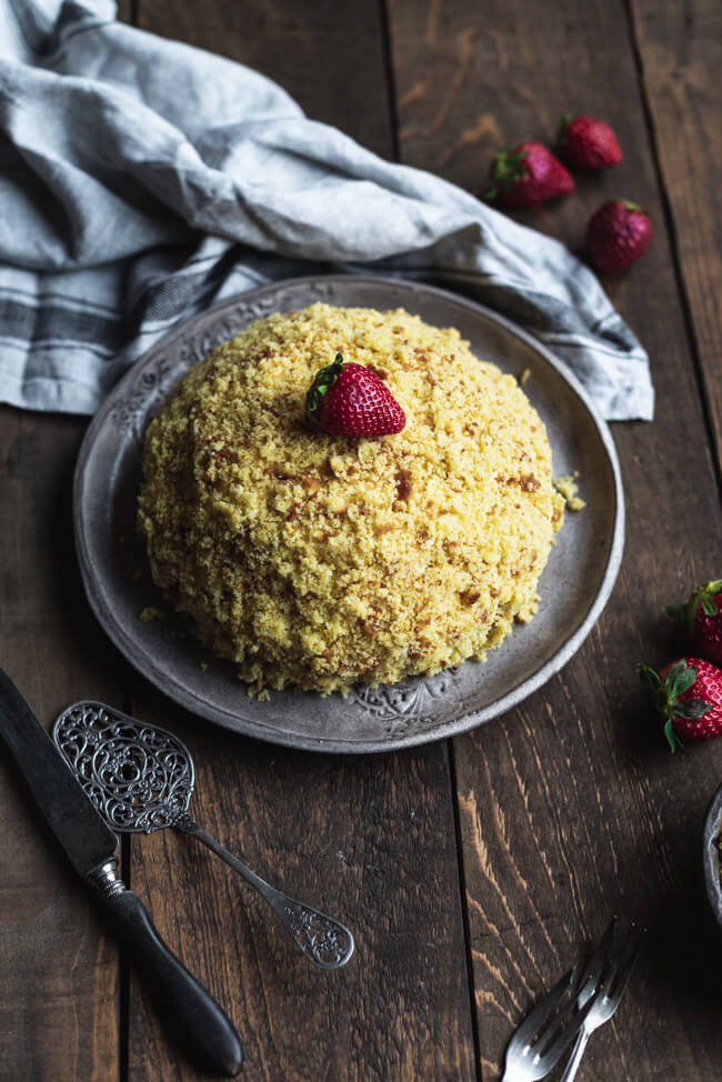 weißer maulwurfkuchen Erdbeeren weiße Schokolade Eierlikör Quark Sahne sommerkuchen torte kuchen