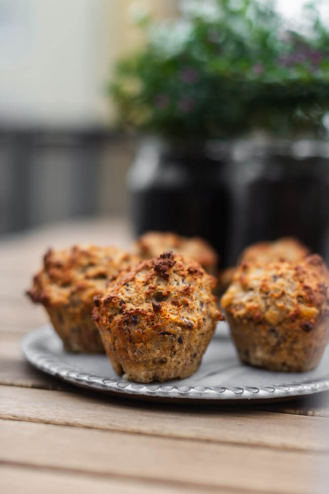 Semmelknödel Muffins mit Salat Salatsauce Salatstrunk IKEA nachhaltigkeit vegetarisch foodwaste altes Brot Ofengericht Sommer schnell einfach Mittagessen Abendessen Resteverwertung