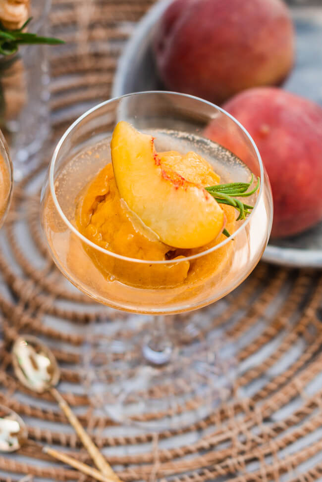 Pfirsich Sgroppino mit Pfirsich Sorbet Pepino Peach Pfirsich Likör Dessert Cocktail Longdrink erfrischend prickelnd spritzig