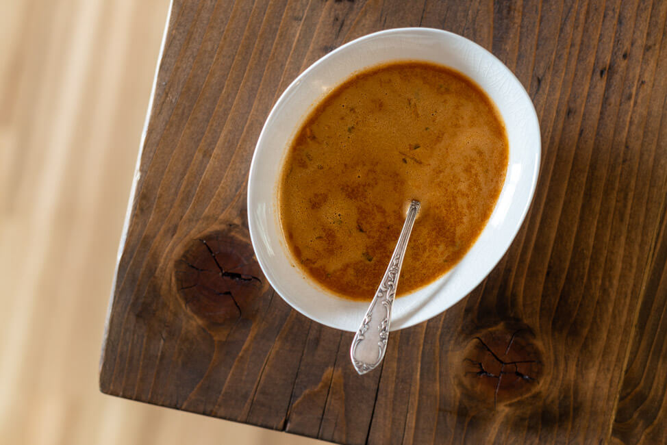Poulardensauce Sauce Soße Poularde in Meersalzkruste aus Kitchen Impossible Buttergemüse Poulardenjus Franz Keller Tim Mälzer Vogtsburg im Kaiserstuhl klassisch französische Küche Anibal Strubinger Schwarzer Adler Hühnchen Salzkruste