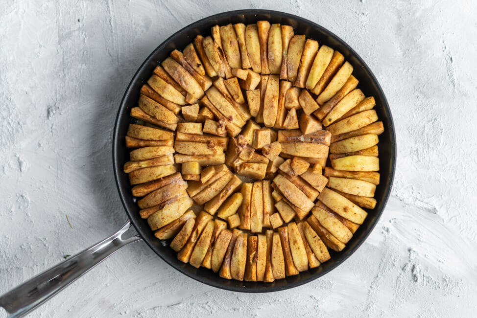 Geschichtete Äpfel für Tarte Tatin aus Kitchen Impossible Wolfgang Kuchler Taverne zum Schäfli Tim Mälzer Schweiz