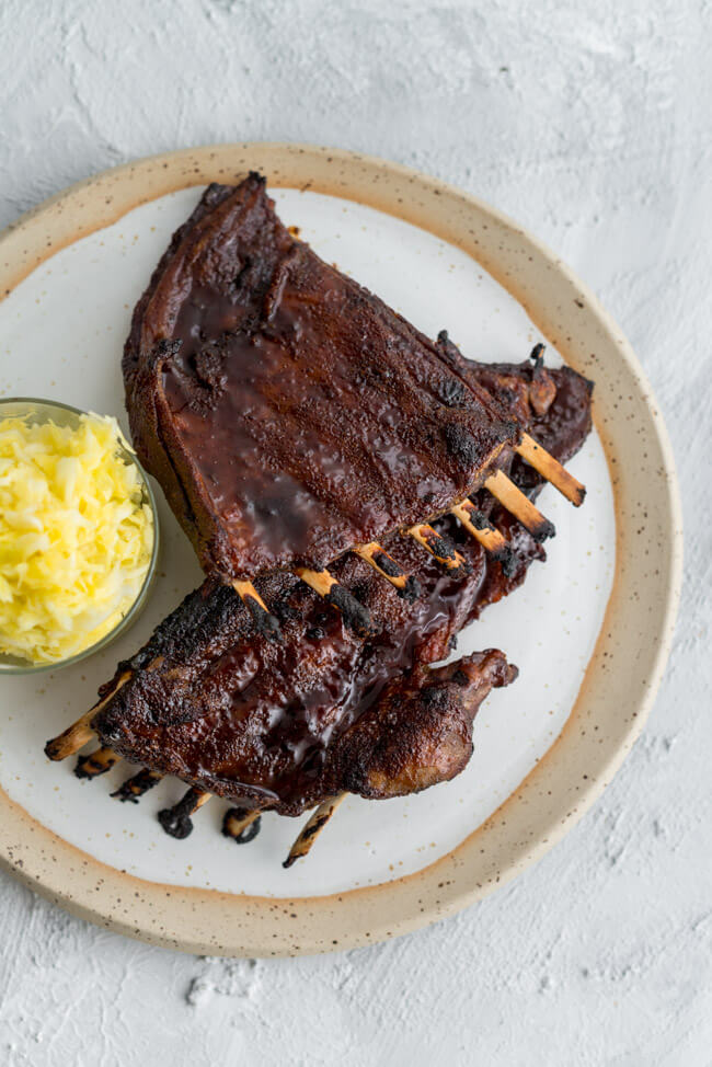 Super zarte Wildschwein Spareribs mit Krautsalat aus Flachkraut.
