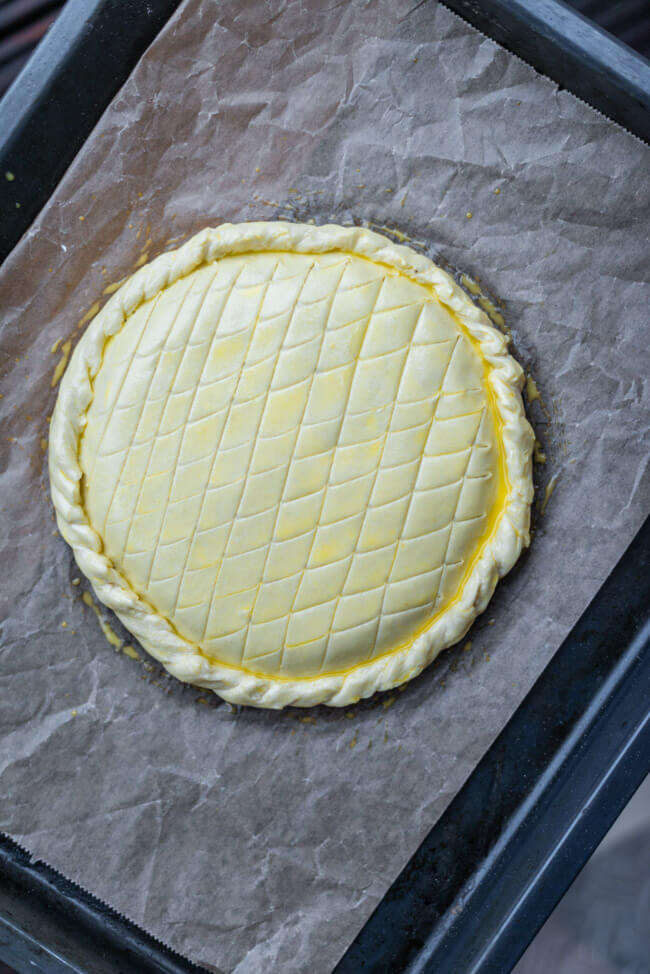 Galette de Rois, Dreikönigskuchen vor dem Backen.