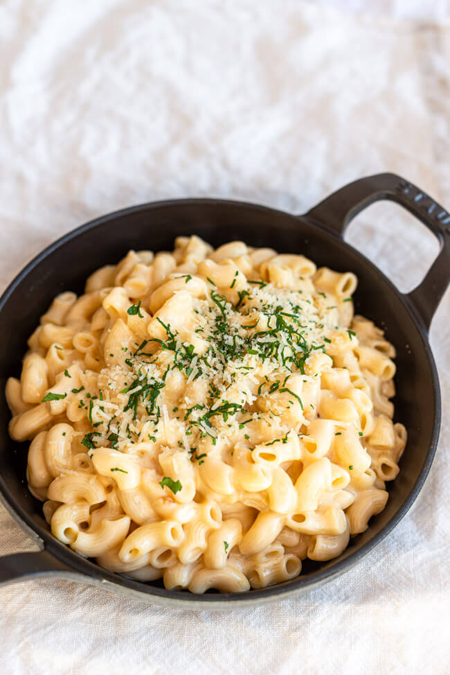 Mac & Cheese in gusseiserner Pfanne