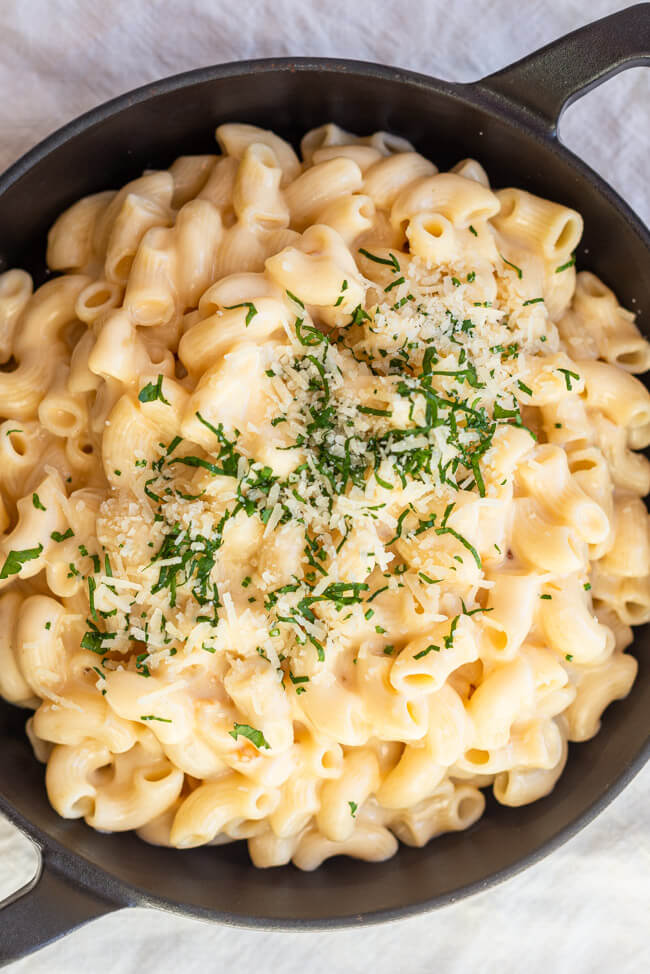 Mac & Cheese in gusseiserner Pfanne
