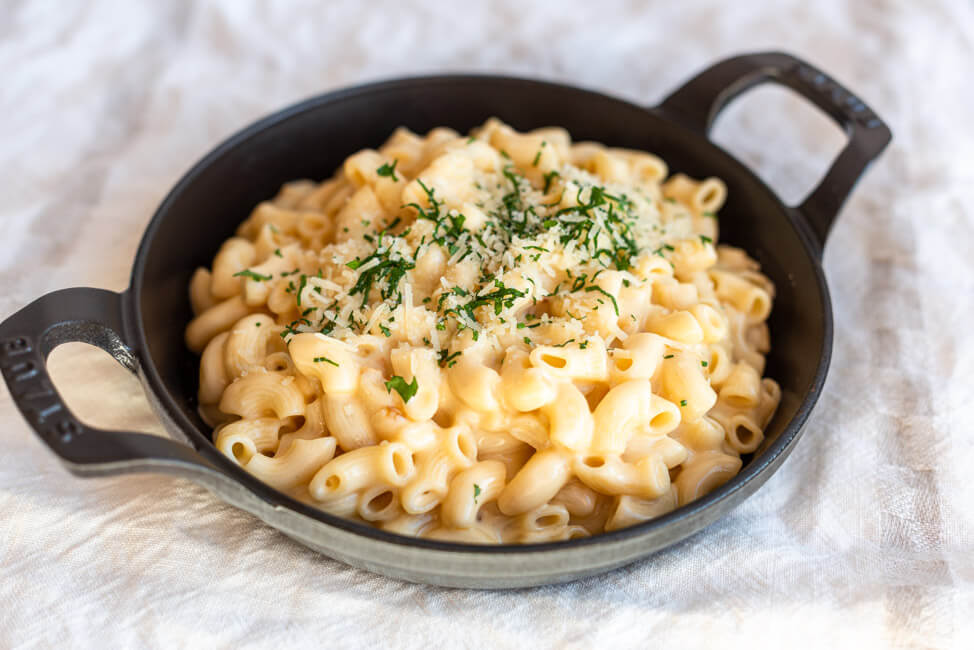 Mac & Cheese in gusseiserner Pfanne