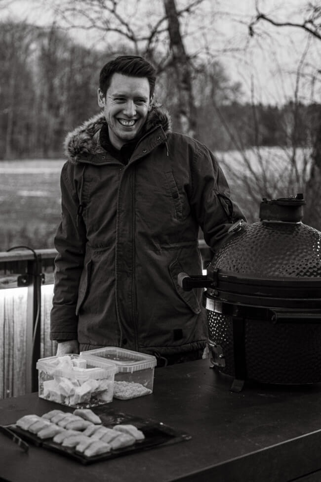 Chris Vejdovsky am Big Green Egg