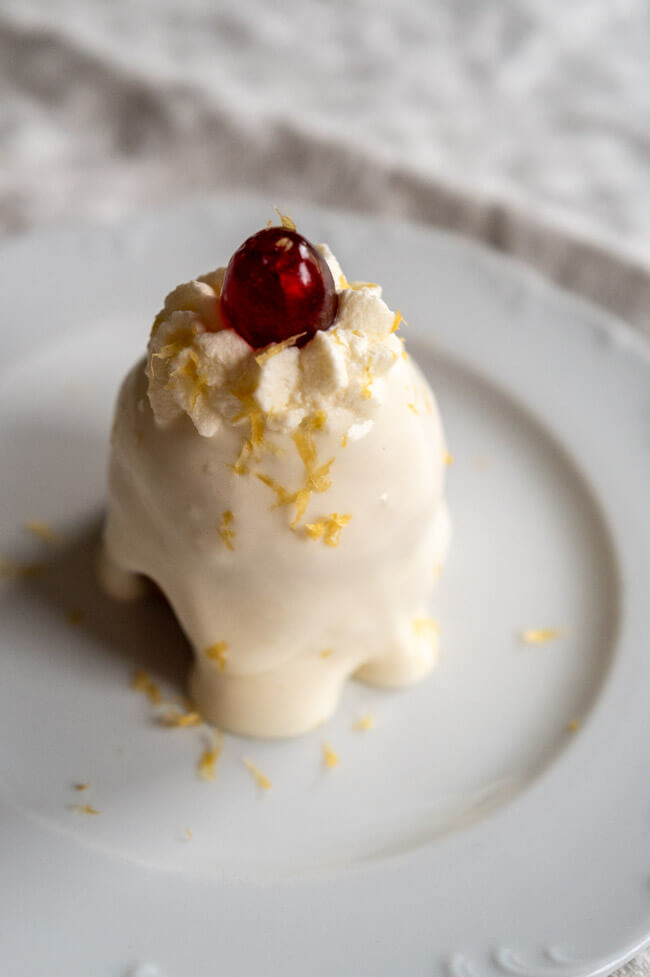 Delizia al Limone - Limomentörtchen auf weißem Teller