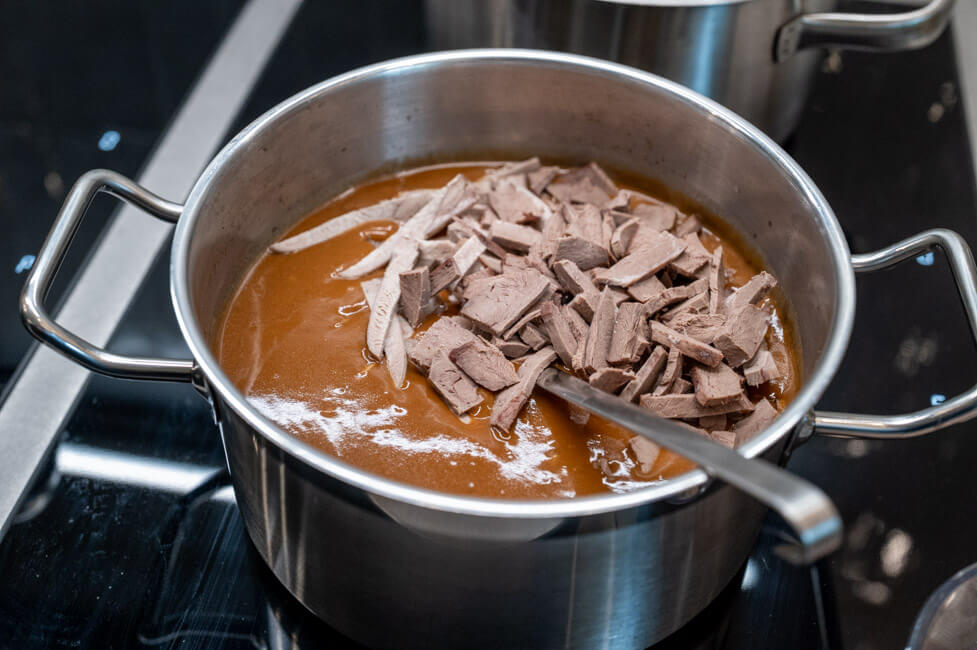 Innereien kommen in die Suppe
