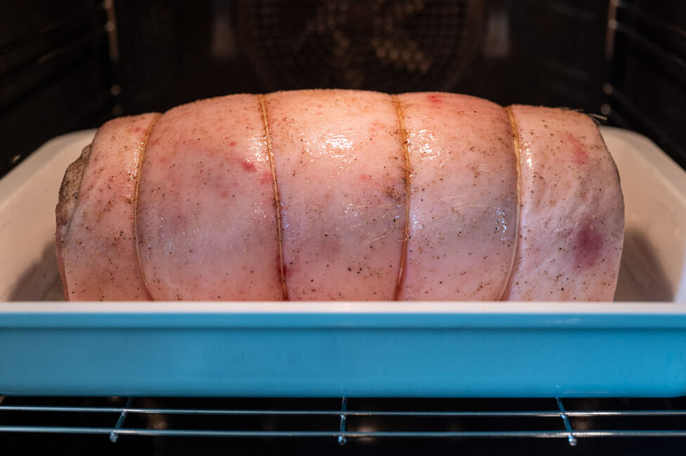 Gebundene Porchetta im Ofen