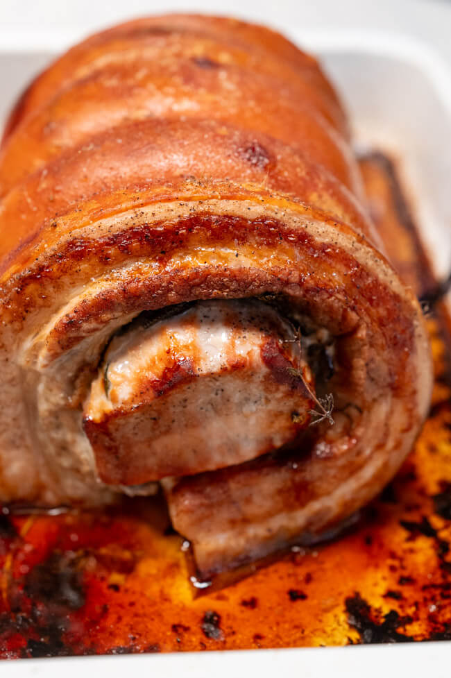 Fertig gebackene Porchetta