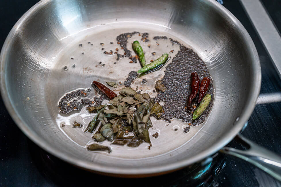 GEwürze anrösten für Moilee Sauce