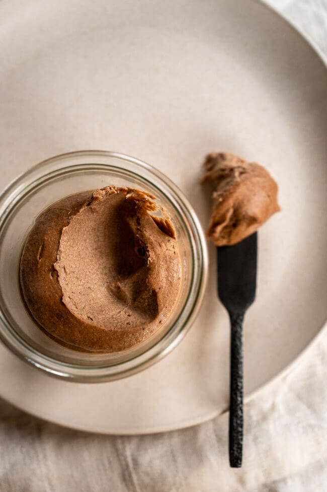 Vegetarische Foie Gras von Gabriel Kreuther in Weckglas mit Spatel