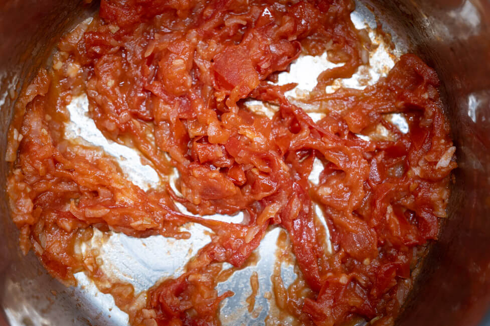 Gekochte Tomaten im Topf