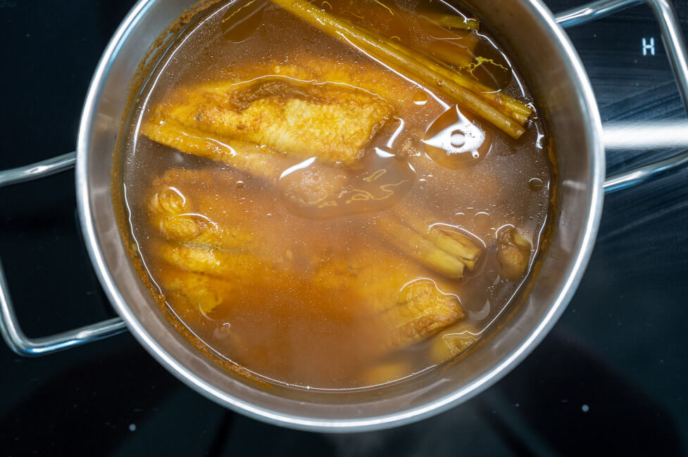 Fischfond für Mohinga kochen