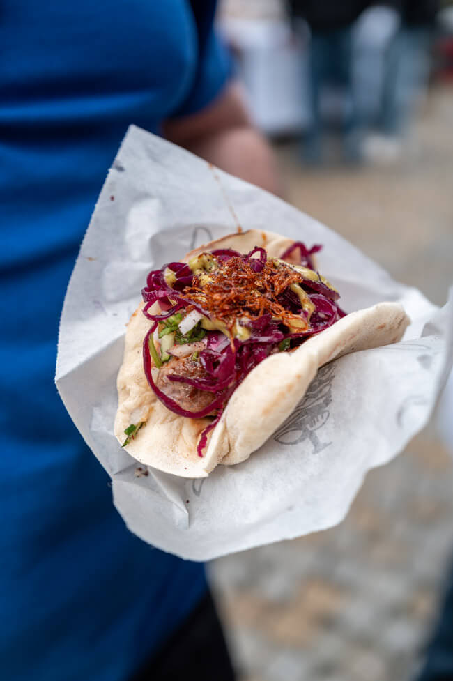 „Rehbab“ | Fränkischer Maibock | Rotkohl | Vadouvan | Pitabrot | Sesam