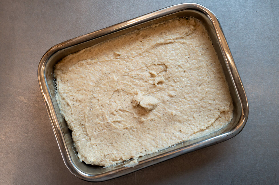 Grießbrei aus Hasrtweizengrieß in Edelstahlform