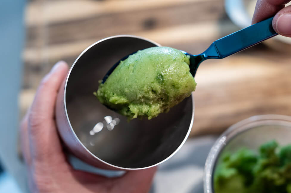 Basilikum-Limetten-Sorbet im Ninja Creamie Becher