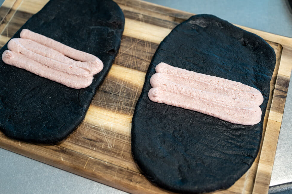 Pita mit Creme Tarama bestrichen