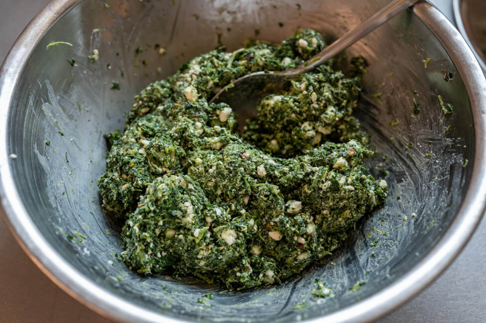 Füllung für Börek aus Edelstahlschüssel