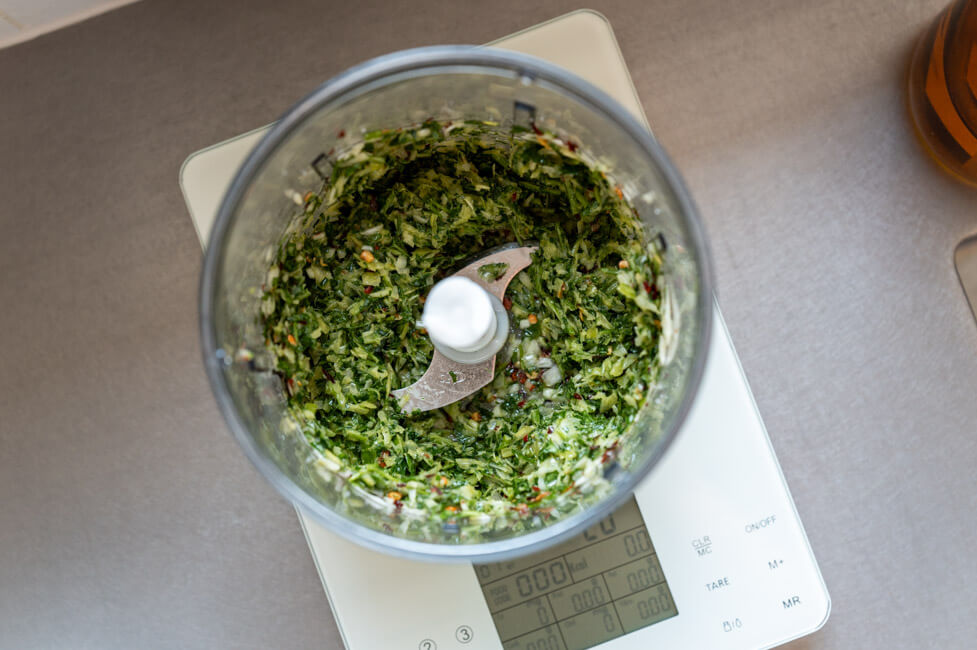 Falafel-Masse im Mixer