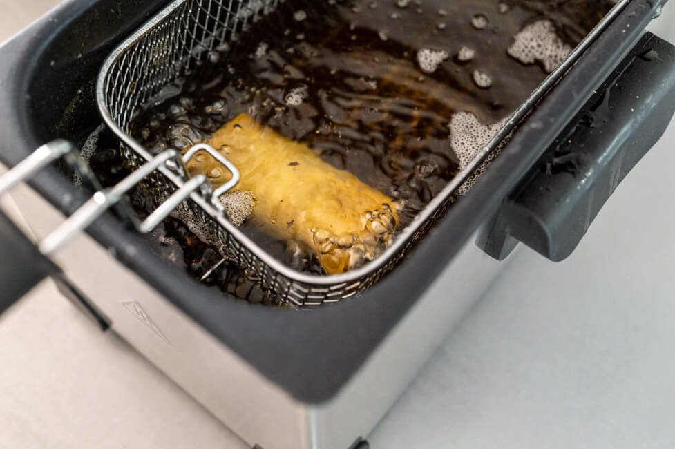 Börek wird frittiert