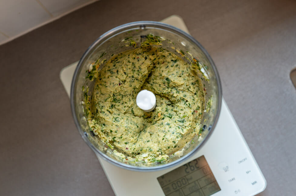 Falafel-Masse im Mixer